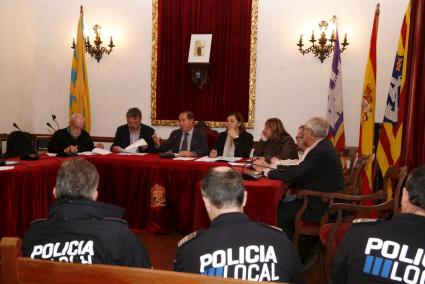 Menorca Alaior Ayuntamiento reunion de Coordinacion de policias local