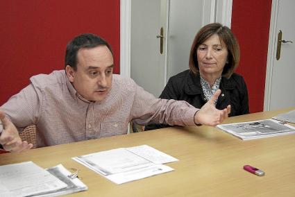 Concejales del PSOE del ayuntamiento de Alaior. pau morla y angela caules -