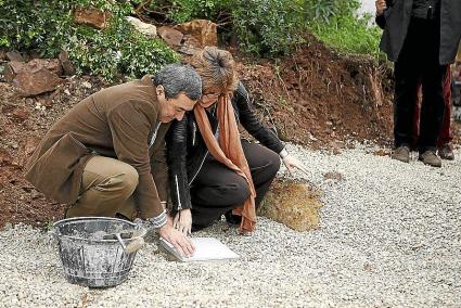 Francesc Ametller y Aurora Herráiz simbolizaron el inicio de las obras.