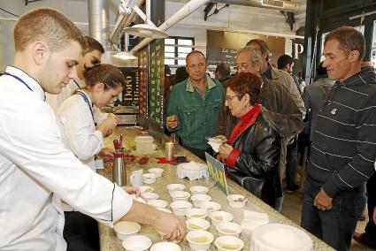 Las raciones de alta cocina se pudieron degustar a precios populares. La gran afluencia de público demostró que la gastronomía despierta curiosidad e interesa