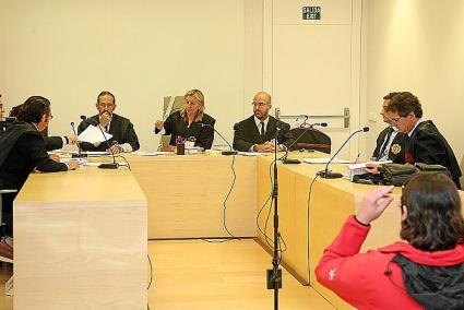 El juicio se aplazó en dos ocasiones por la ausencia de algunos de los implicados. Imagen de archivo de una de las sesiones de la sala de la Audiencia Provincial.