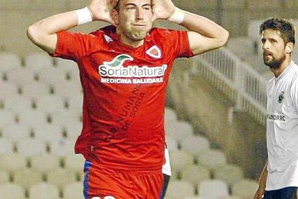 El jugador de Ciutadella, en plena celebración de su tanto logrado ante el Racing de Santander.