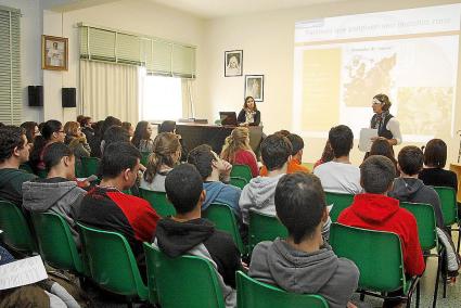 El Colegio Nostra Senyora de la Consolació acogió ayer una sesión informativa.