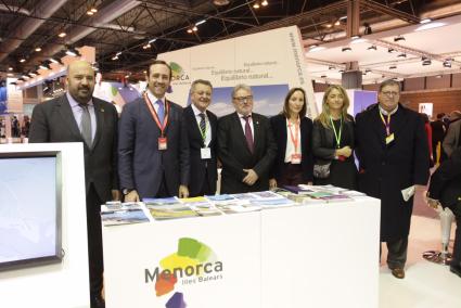 El conseller balear Jaime Martínez, los presidentes Bauzá y Tadeo, el presidente de ASHOME, Joan Melis, la directora general Montserrat Jaén y Salomé Cabrera.