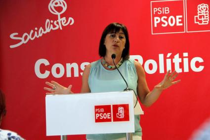 La candidata al Govern del PSIB, Francina Armengol, durante un acto en la sede de los socialistas en Palma.