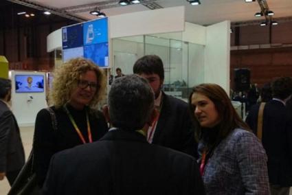 El secretario general del PSOE Menorca, Vicenç Tur y la candidata al Consell, Susana Mora, en FITUR