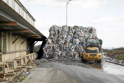 Menorca Mao PLanta Mila basuras Compost acumulacion de residuos