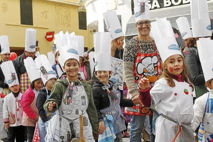 Los jóvenes exhibieron por las calles del centro de la ciudad una gran variedad de disfrace