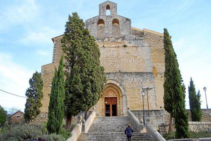 Imagen de la fachada de la parroquia de Selva