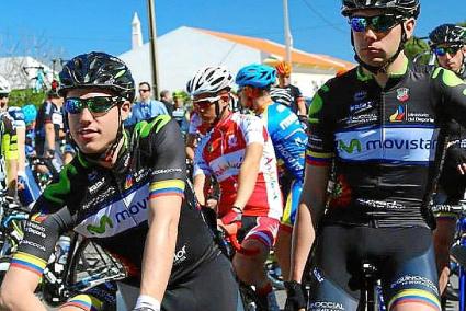 En Portugal. El ciclista de Ciutadella Albert Torres, a la izquierda de la imagen, minutos antes de empezar la segunda etapa