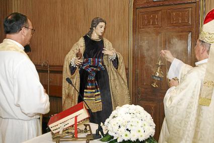 El nuevo paso fue bendecido ayer en la iglesia de Sant Josep y saldrá en procesión el Viernes Santo