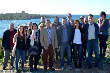 Los miembros de la lista socialista, en una fotografía en el puerto de Sa Nitja