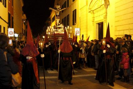 La procesión inició su recorrido desde la iglesia de Sant Josep