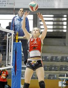 La colocadora norteamericana Rachel Cline jugó muchos minutos ayer ante UCAM y no defraudó, entendiéndose a la perfección con su