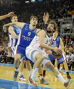 ANADOLU EFES VS REAL MADRID