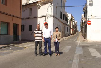 Vicenç Tur, en el centro, con José A. Roqueta y Dolors Antonio