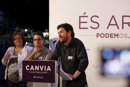 Alberto Jarabo y el número tres balear, Carlos Saura, ayer en la plaza Explanada.