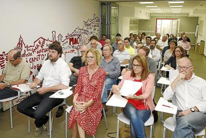 El Comité político del PSOE se reunió anoche en la sede socialista de Maó para evaluar la situación de los distintos pactos a di