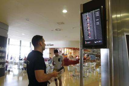 Normalidad en la primera jornada del paro de los controladores aéreos