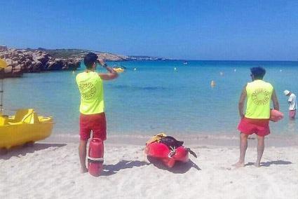 Los socorristas de Menorca Service salvaron la vida de la joven francesa