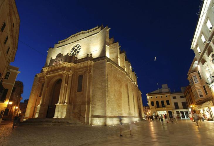 Así luce la Catedral con su nueva iluminación desde este martes