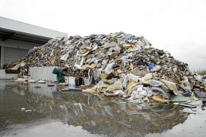 Menorca Mao Planta TIV de Mestral residuos acumulados para traslado a