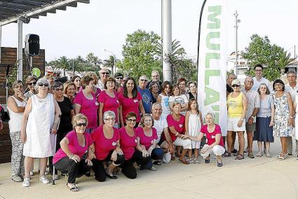 La plaza de Cala en Porter acogió ayer la fiesta por la esclerosis