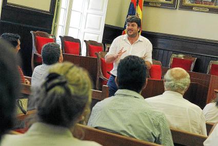 El Consell Municipal de Port aprobó el lunes el calendario de trabajo para los meses de septiembre y octubre. Juanola delegó en