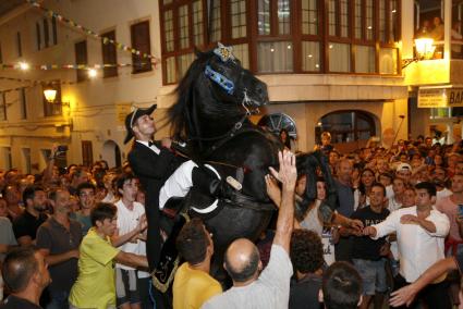 A les 21.05 hores s’encetà el jaleo i es donà pas, d’un en un, als caixers