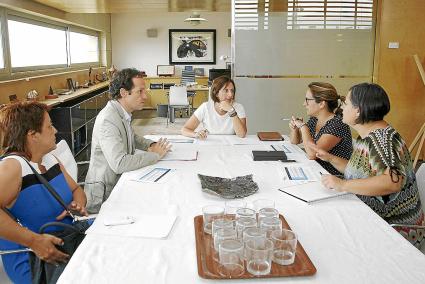 Carol Marquès. Marc Pons, Maite Salord, Susana Mora y Cristina Gómez, reunidos ayer