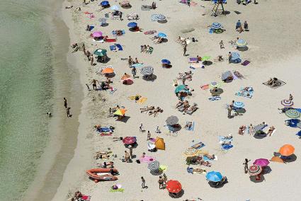 Las playas menorquinas han registrado una gran afluencia este verano y se espera que la tendencia se alargue hasta octubre.