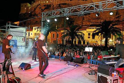 A la zona de l’estació marítima s’hi va reunir un nombrós públic