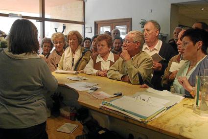 PALMA. TURISMO SENIOR. LOS PRIMEROS TURISTAS DEL IMSERSO PROCEDENTES DE VALENCIA ATERRIZAN EN PALMA