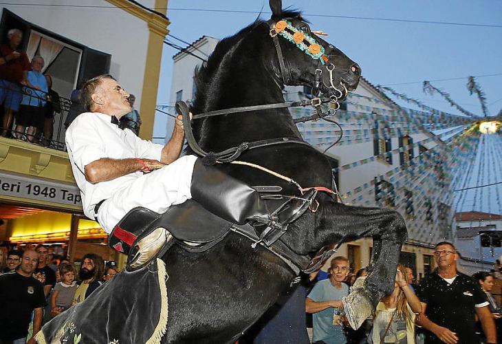 Els cavalls van tornar a botar a Sa Plaça des Migjorn