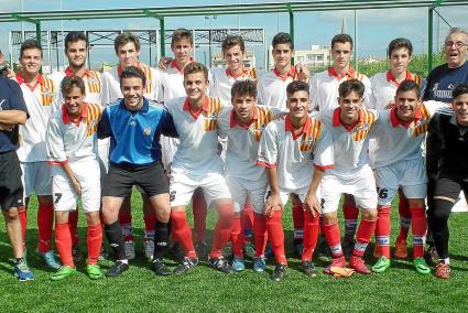 Posado de la selección menorquina cadete, ayer en Binissalem, tras vencer el triangular de su categoría