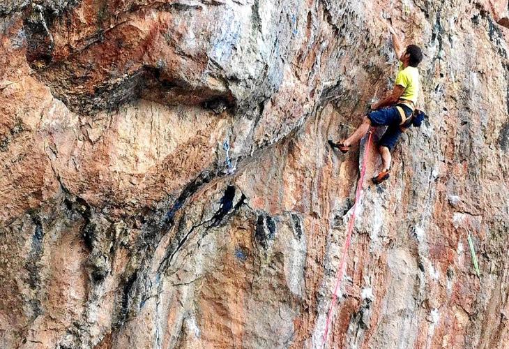 Por las paredes de Cavalleria. Es una de la zonas que escalaron durante una visita en la que también aprovecharon para hacer bic