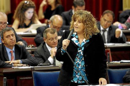 La exconsellera d’Educació del Govern Bauzá, Joana Maria Camps, durante una intervención parlamentaria.