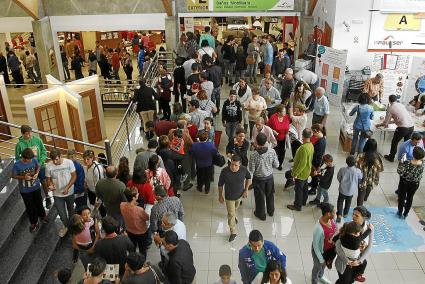 Milers de visitants ahir van aprofitar la jornada de portes obertes per conèixer les noves propostes del centre de construcció i