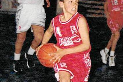 Llull, en formación, con la zamarra de la selección balear