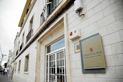 Una de las dos sedes del servicio está en la delegación de la Conselleria de Salud en Maó