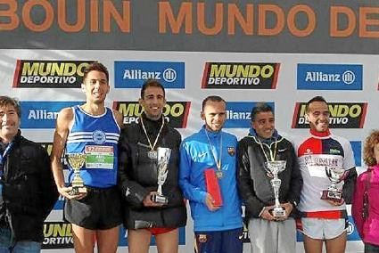 Rafel Quintana, tercero por la izquierda, feliz tras su primera experiencia en la Jean Bouin