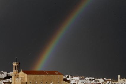 Menorca Mao frio mal tiempo lluvia arcoiris