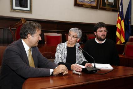 El presidente de APB, Joan Gual; la alcaldesa Conxa Juanola y el teniente de alcalde Vicenç Tur, han presentado el proyecto