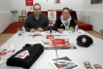 Guillem Ferrer y Marta Frias presentaron ayer la nueva campaña de Caritas