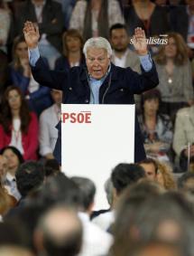 El expresidente del Gobierno Felipe González durante un mitin