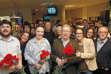 Los candidatos socialistas de Menorca, durante la fiesta de anoche en el bar Cafe 2.0 de Maó