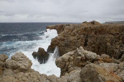 La previsión es de viento del norte fuerza 8 con olas de 4 a 5 metros