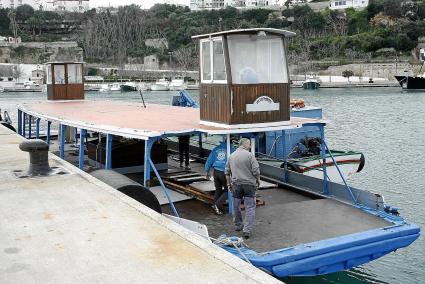 La empresa que se encargaba del desgüace, Menorca Sub, paralizó este lunes mismo los trabajo a la espera de nueva orden. El barc