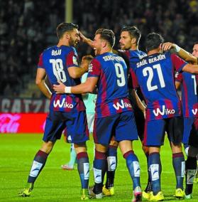 El delantero de Ciutadella, celebrando uno de sus tantos ante el Granada