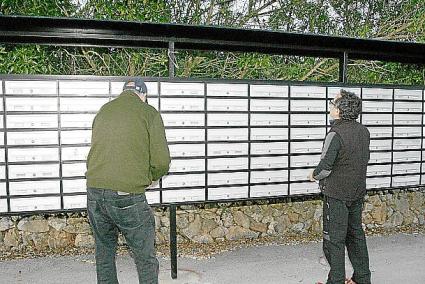 buzones para comunidades instalados en el exterior (pto. Andratx)